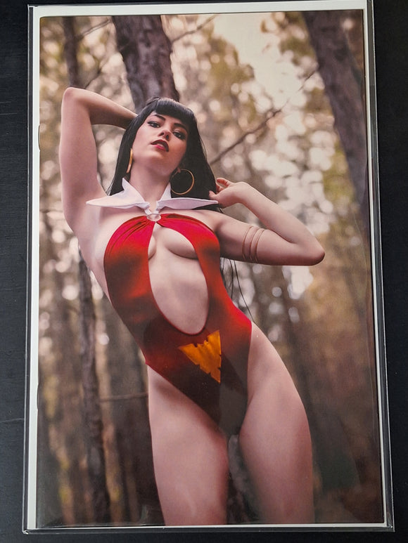 Vampirella 4 Dynamite 2019 1:30 Virgin Cosplay Variant